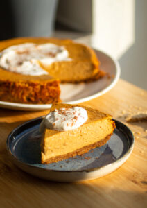 slice of pumpkin cheesecake on a blue plate.